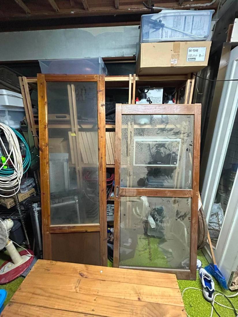 再利用のために保管された既存の建具